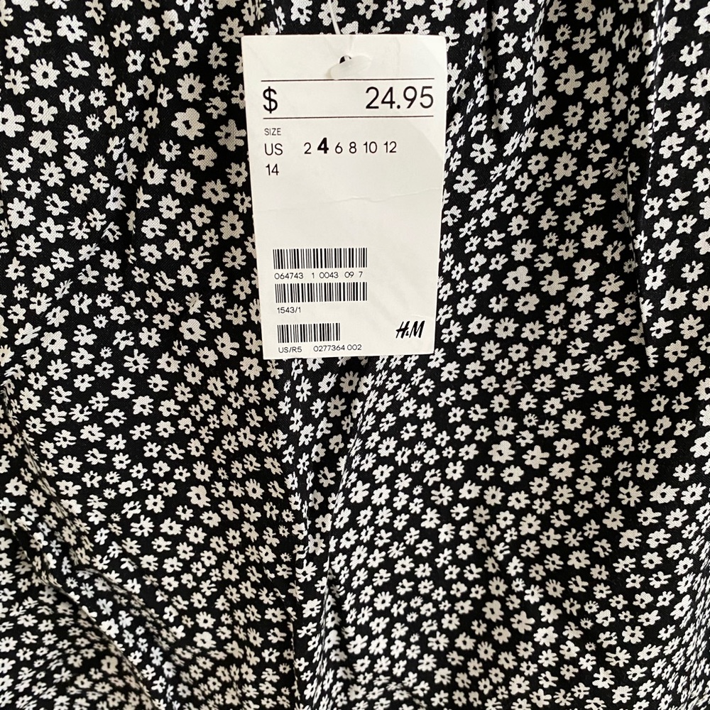 NWT Floral off the shoulder top - Picture 2 of 3